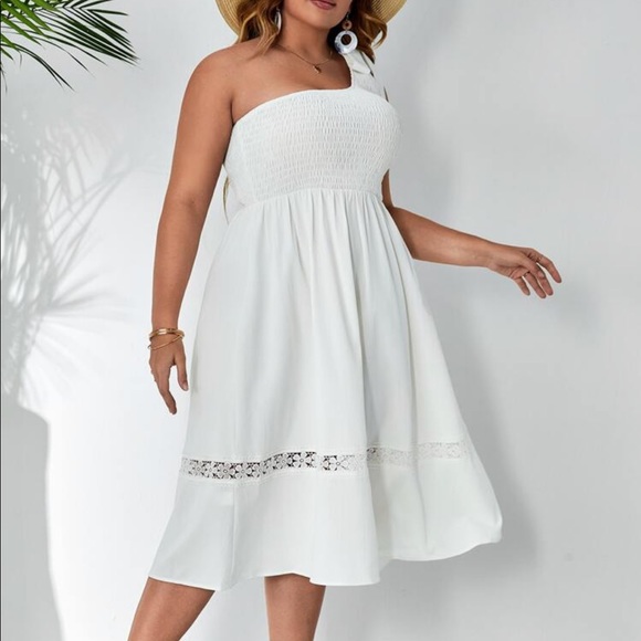 Boho Plus Size White One Shoulder Smocked Floral Lace Dress - Picture 3 of 6